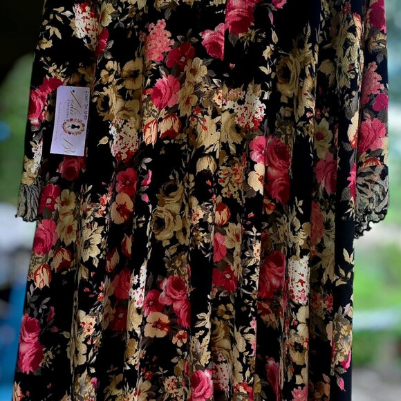 Ladies B's 'Camilla Top' - Picture 2 of 2